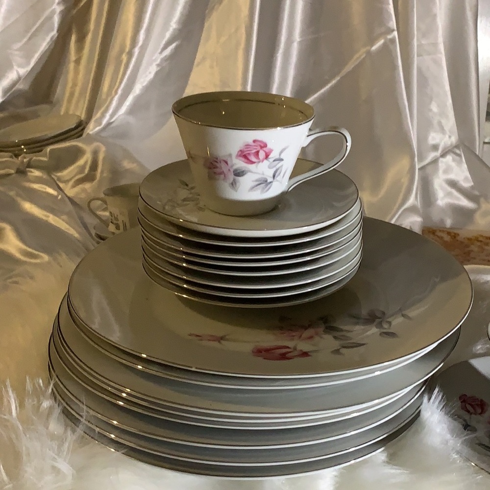 🌹Seyei Fine China 1607 Pattern 37 Pc Set pictured